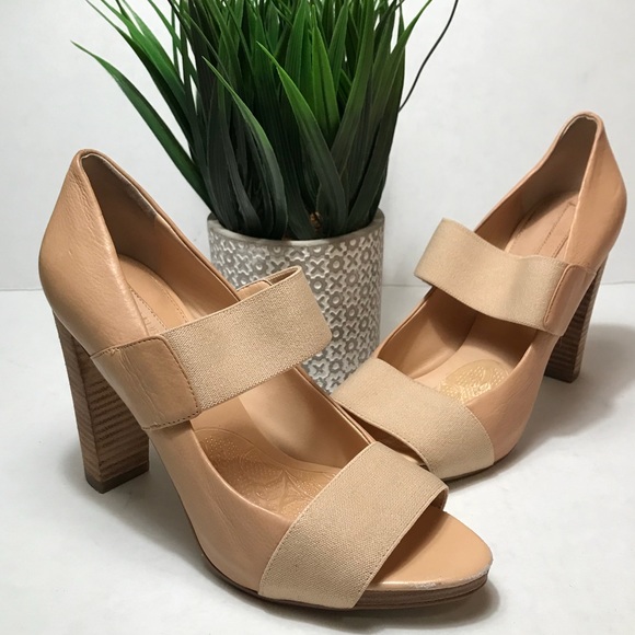Banana Republic Nude/Tan Leather Stacked Heel - Picture 2 of 8